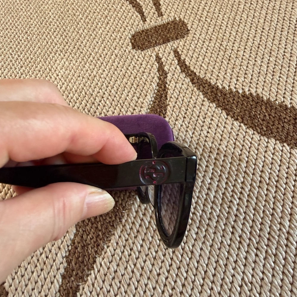 Gucci Black  Sunglasses with Bee Detail - Picture 7 of 15